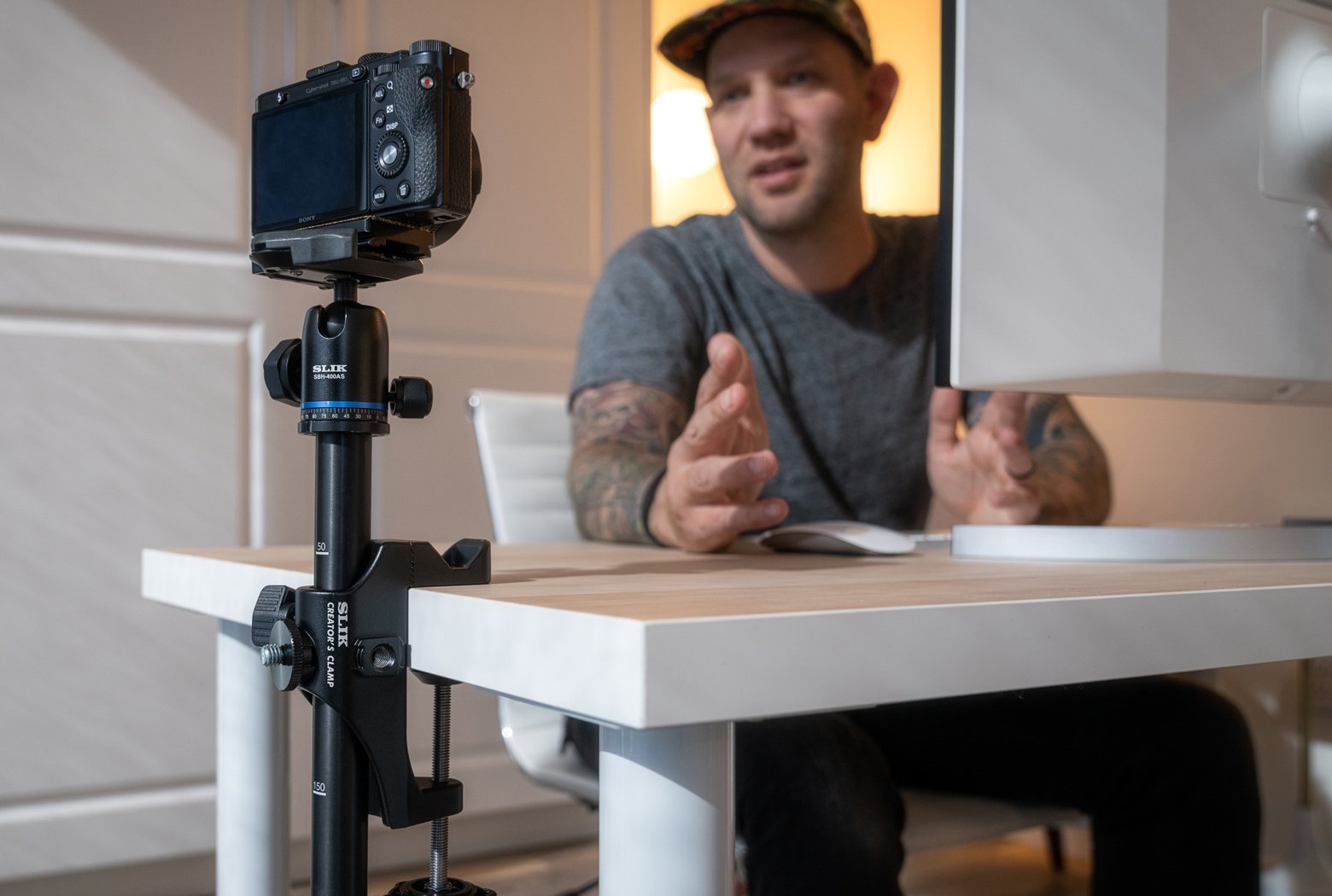 ลดพื้นที่ทำงานด้วยการติดตั้งกับท็อปโต๊ะ