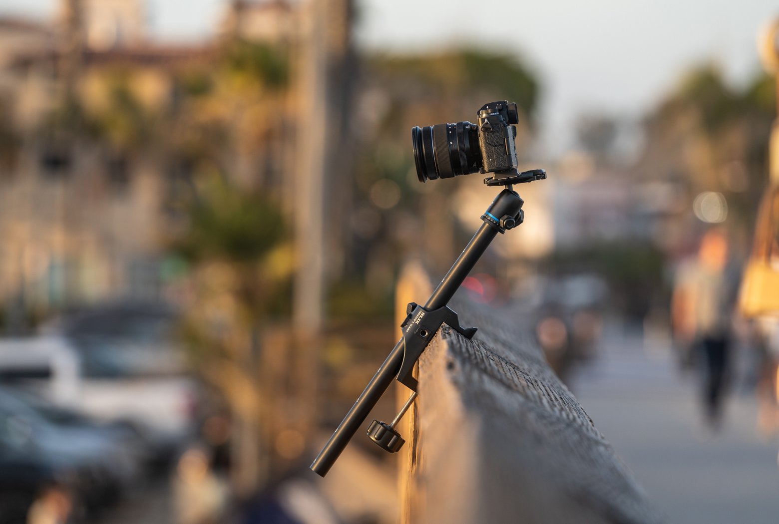 Slik Creator's Clamp จับกับราวสะพานไม้