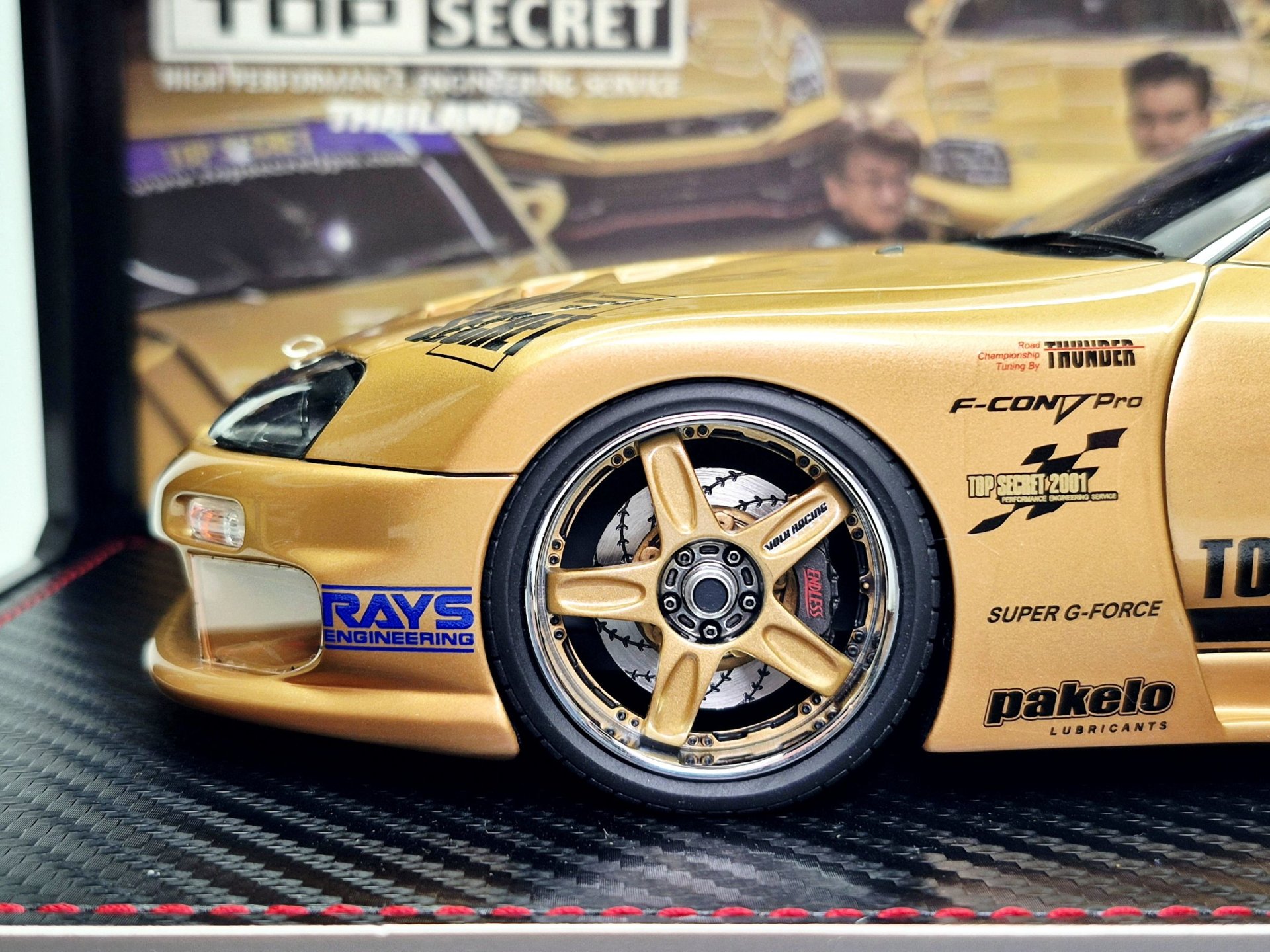 Toyota Supra GT300 (A80) Gold + Figure Mr. Nagata D