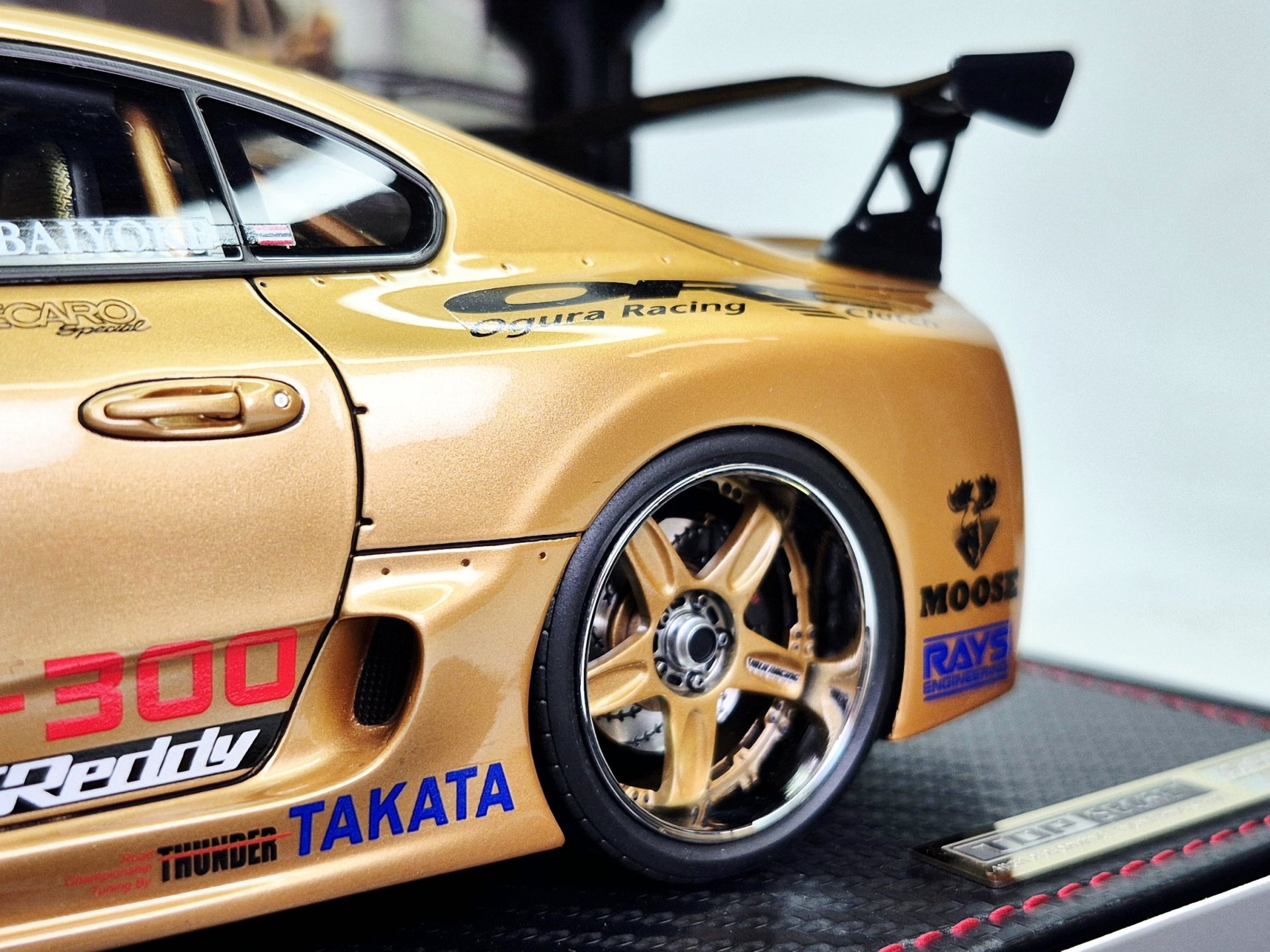 Toyota Supra GT300 (A80) Gold + Figure Mr. Nagata D