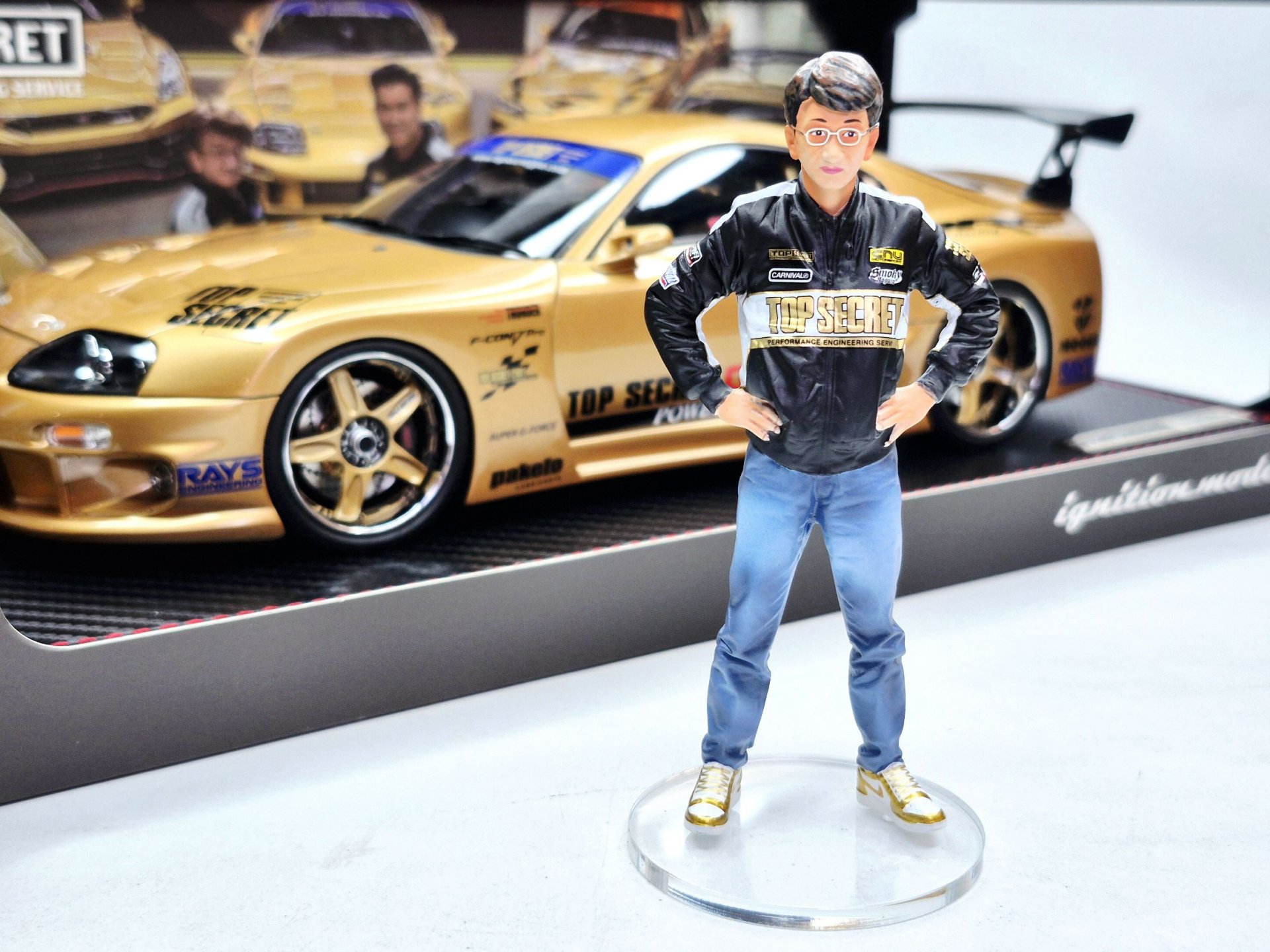 Toyota Supra GT300 (A80) Gold + Figure Mr. Nagata D