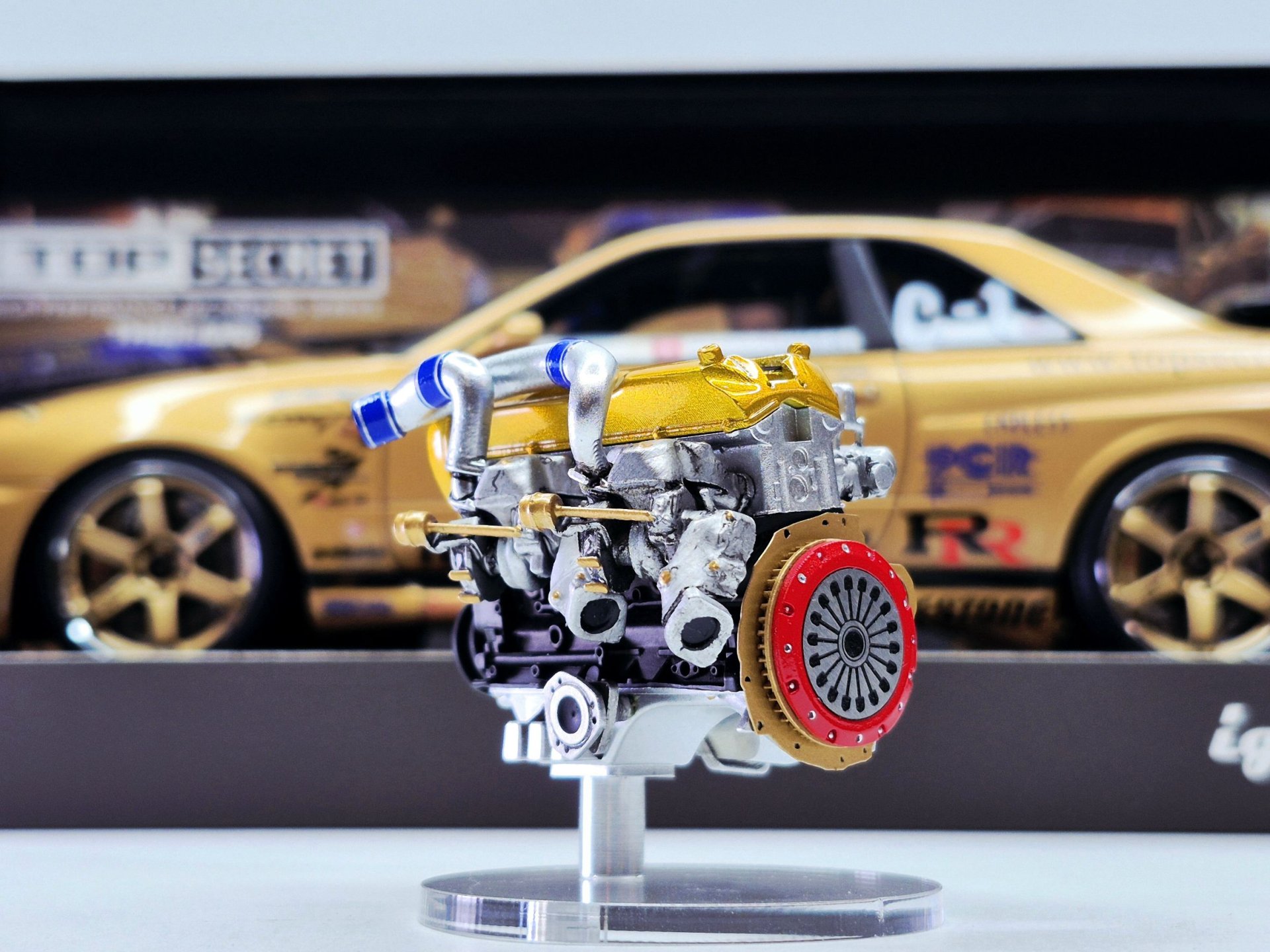 ミニカー 1/18TOPSECRET34GT-RBNR34GoldWith Engine Ignition Model 1:18 Nissan Skyline 34GT-R (R34) TOP SECRET in Gold