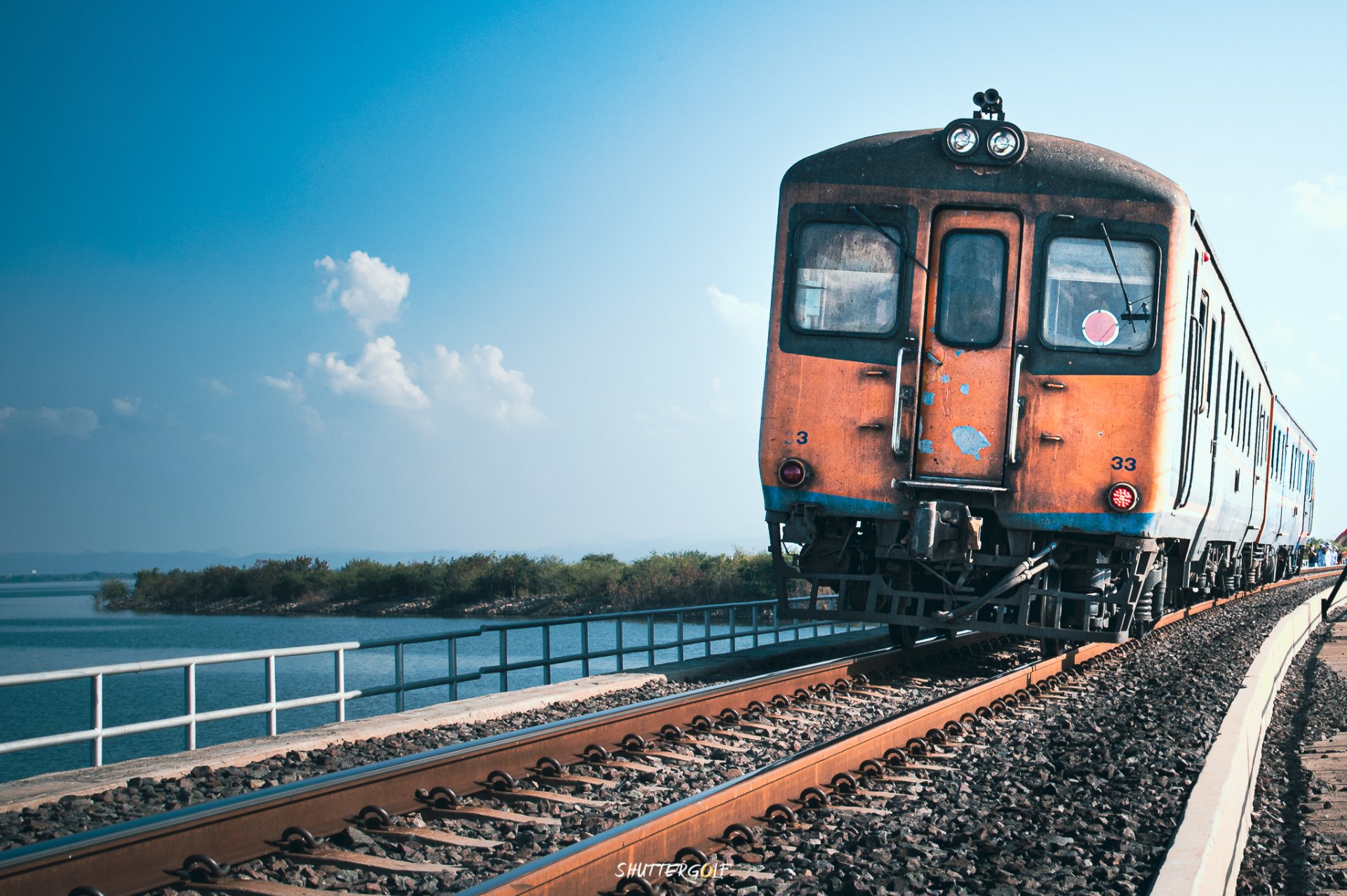 รถไฟลอยน้ำ รถไฟลอยน้ำ