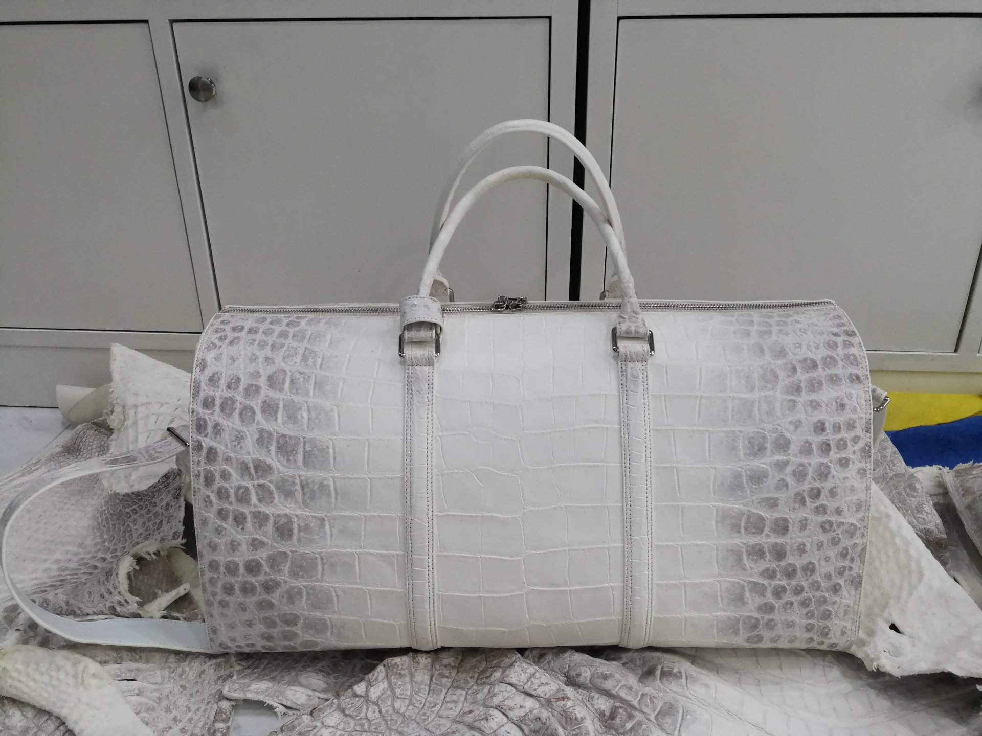 Genuine Belly White Himalayan Crocodile Leather Duffle Bags -  thaiorientalleather
