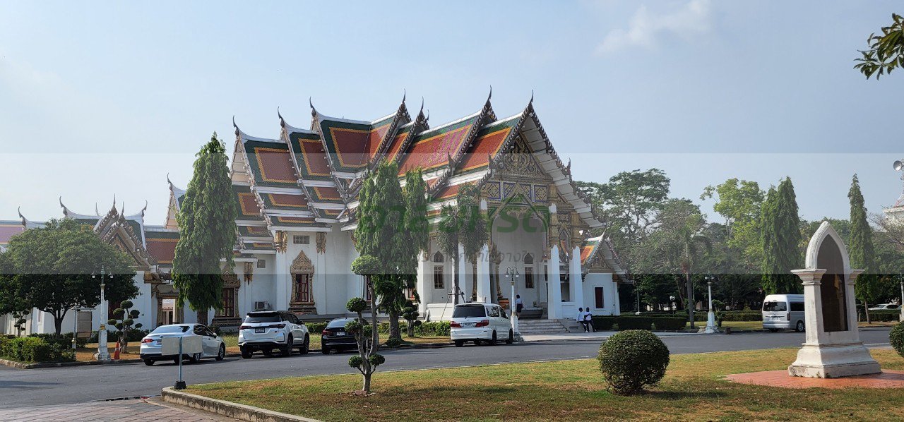 พวงหรีดวัดพระศรีมหาธาตุ