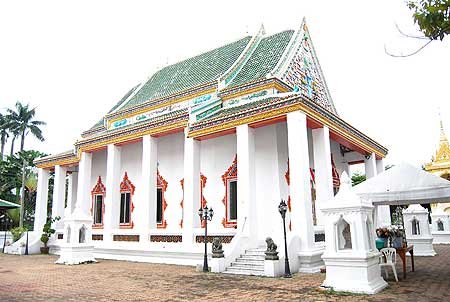 วัดสามพระยา