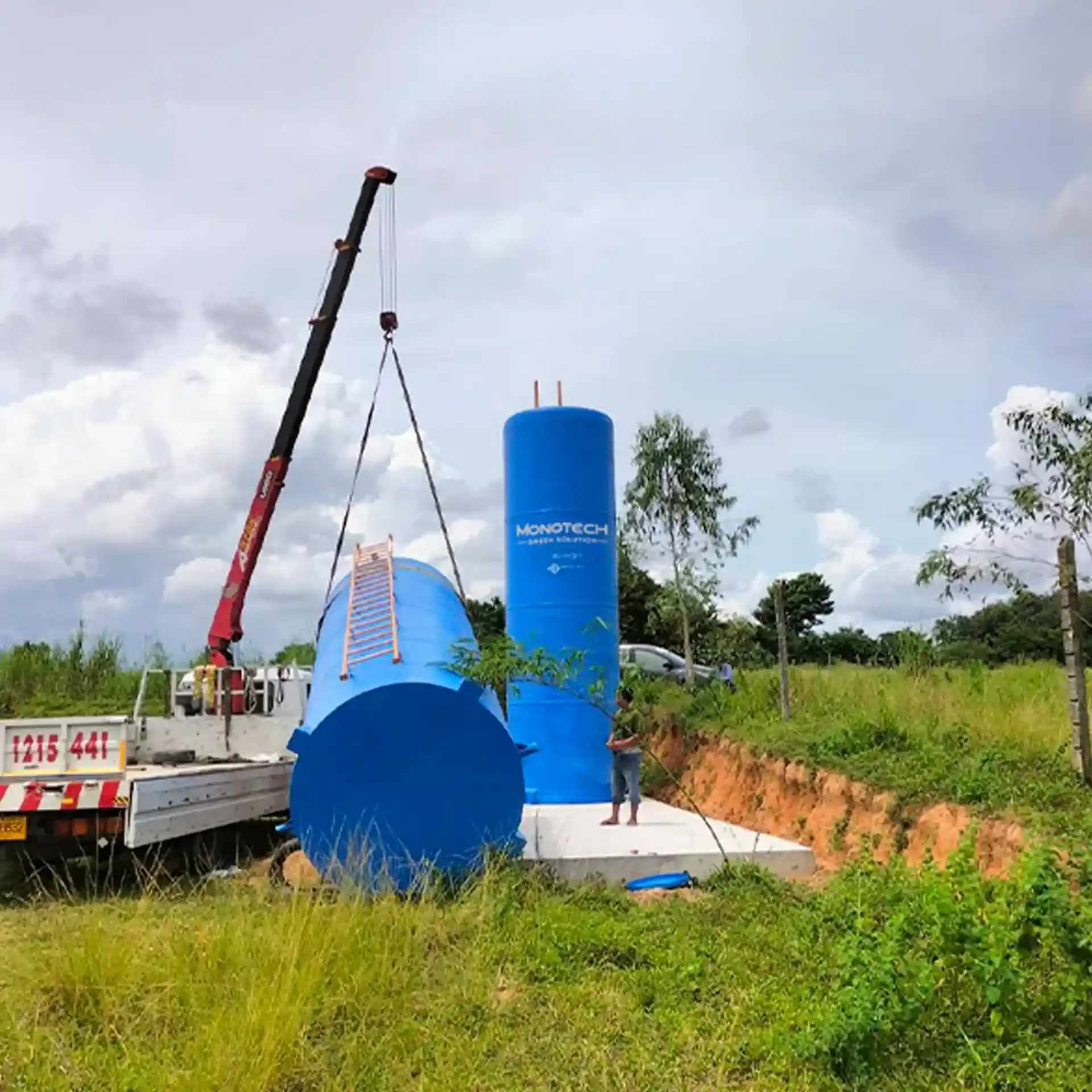 ติดตั้งถังเก็บน้ำไฟเบอร์กลาส 10,000 ลิตร