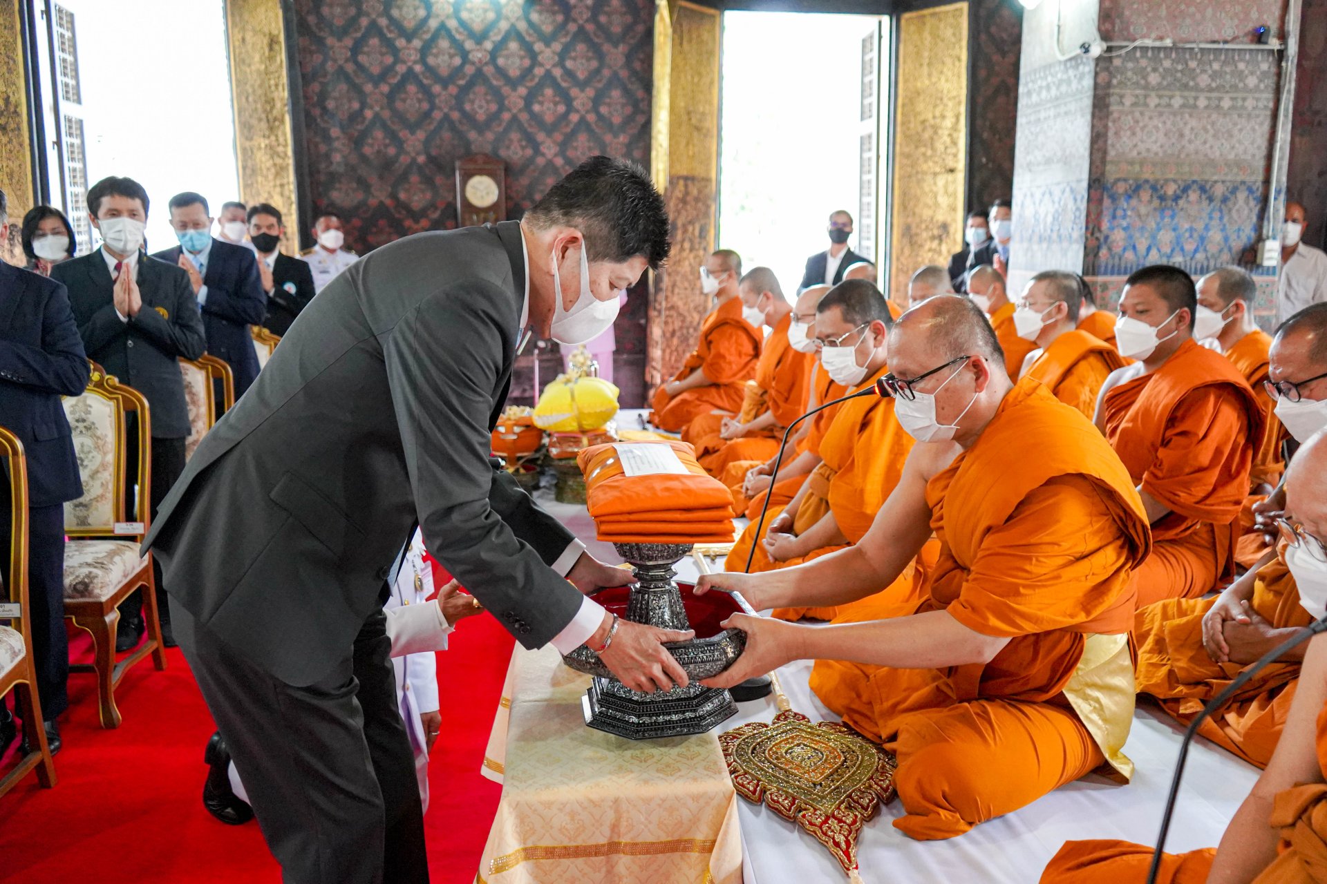 คลินิกการประกอบโรคศิลปะ สาขาการแพทย์แผนจีนหัวเฉียว พร้อมด้วยหน่วยงานในเครือ ถวายผ้าพระกฐินพระราชทาน ประจำปี 2565 ณ วัดเทพธิดาราม วรวิหาร กรุงเทพมหานคร