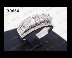 แหวนแต่งงานแบบ แหวนเพชรแบบสามเม็ดเรียงกัน R0684