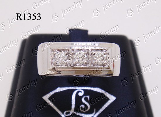 แหวนแต่งงานแบบ แหวนเพชรแบบสามเม็ดเรียงกัน R1353
