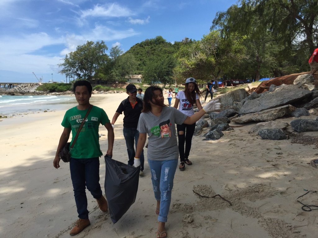 21 July 2015 Beach Clean-up at Nang Rum Beach in Chonburi. - tlm