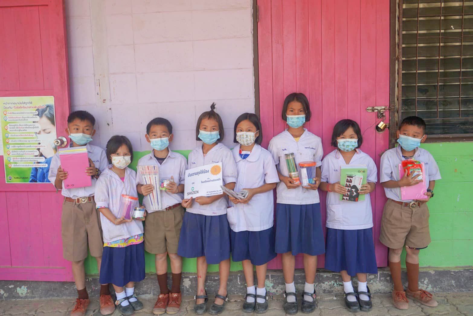 โครงการ 'ปันความสุขให้น้อง' ณ โรงเรียนบ้านร่มเกล้า โครงการ 'ปันความสุขให้น้อง' ณ โรงเรียนบ้านร่มเกล้า