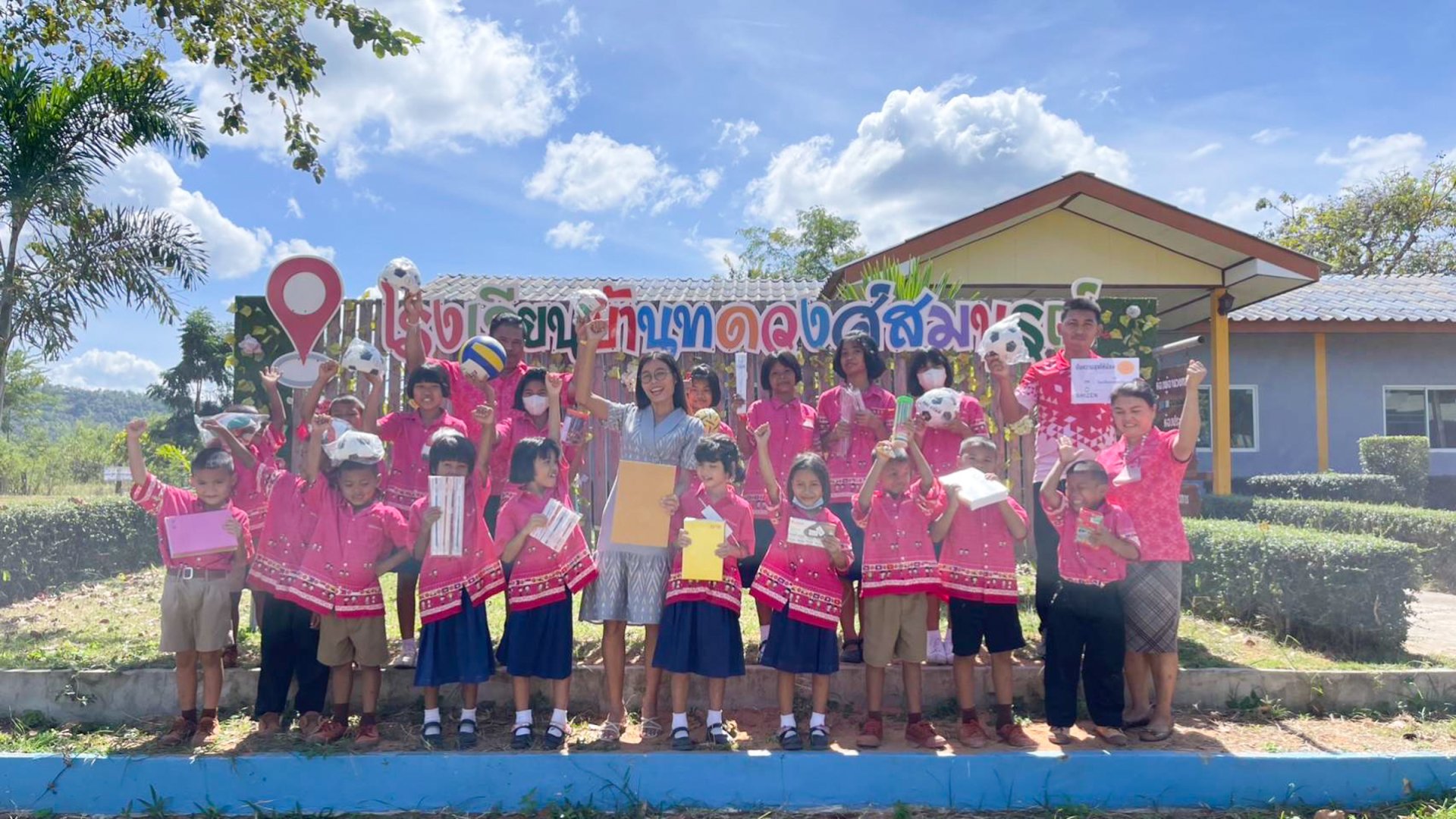 โครงการ 'ปันความสุขให้น้อง' ณ โรงเรียนบ้านทดวงศ์สมบูรณ์ โครงการ 'ปันความสุขให้น้อง' ณ โรงเรียนบ้านทดวงศ์สมบูรณ์