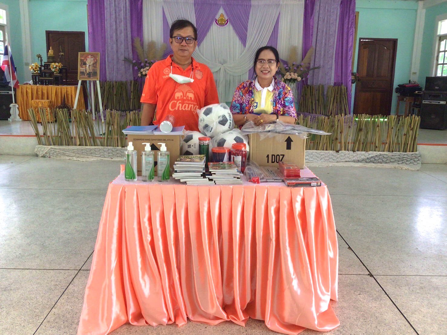 โครงการ 'ปันความสุขให้น้อง' ณ โรงเรียนบ้านหลัก โครงการ 'ปันความสุขให้น้อง' ณ โรงเรียนบ้านหลัก