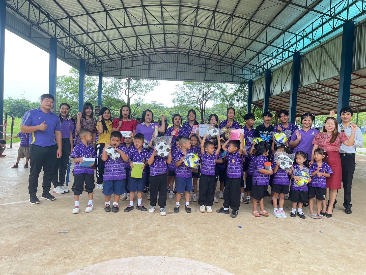 โครงการ 'ปันความสุขให้น้อง' ณ โรงเรียนบ้านว่าน โครงการ 'ปันความสุขให้น้อง' ณ โรงเรียนบ้านว่าน