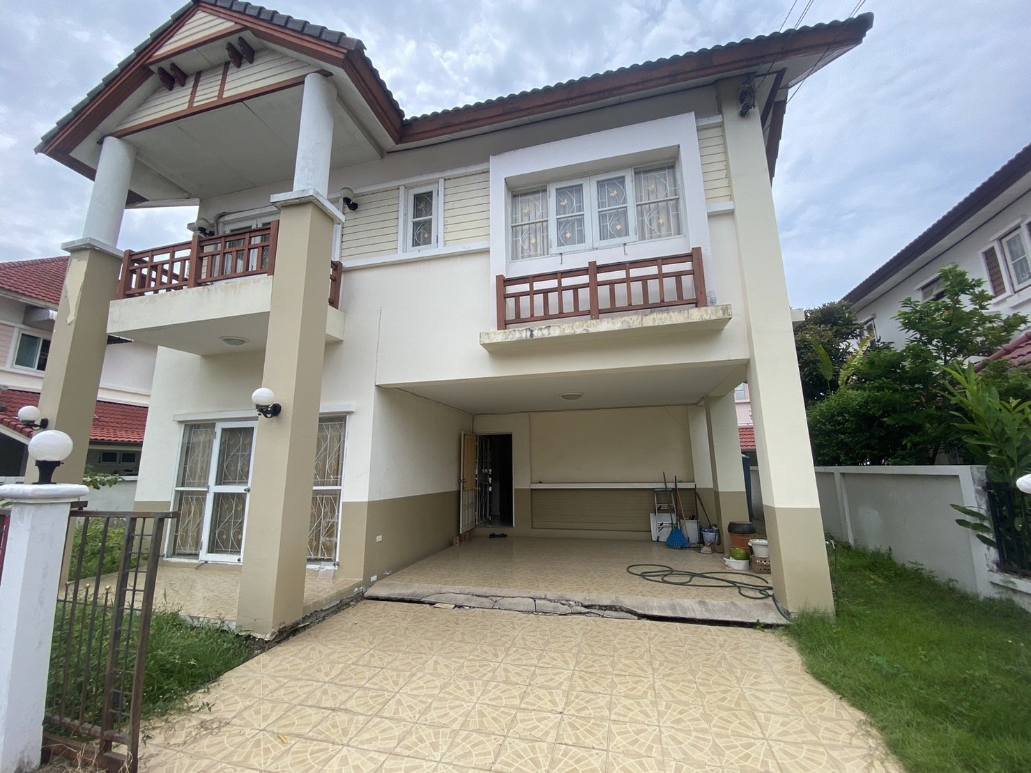 EHL-233844 ขายบ้านสวยสภาพดี พร้อมเข้าอยู่ หมู่บ้านฟลอราวิลล์ พาร์ค โฮม รังสิต