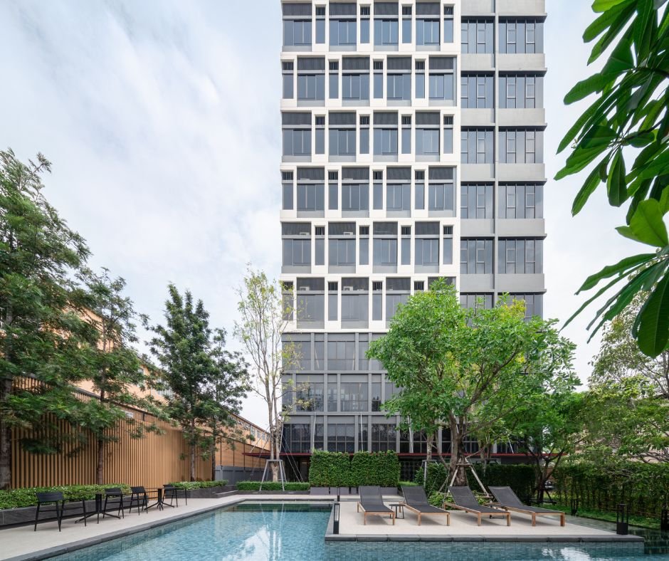 素坤逸87号华美达酒店