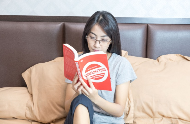 Tips Memilih Buku yang Tepat untuk Membaca Bersama Keluarga 