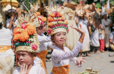 Menggali Kekayaan Budaya Melalui Buku-buku Lokal Indonesia