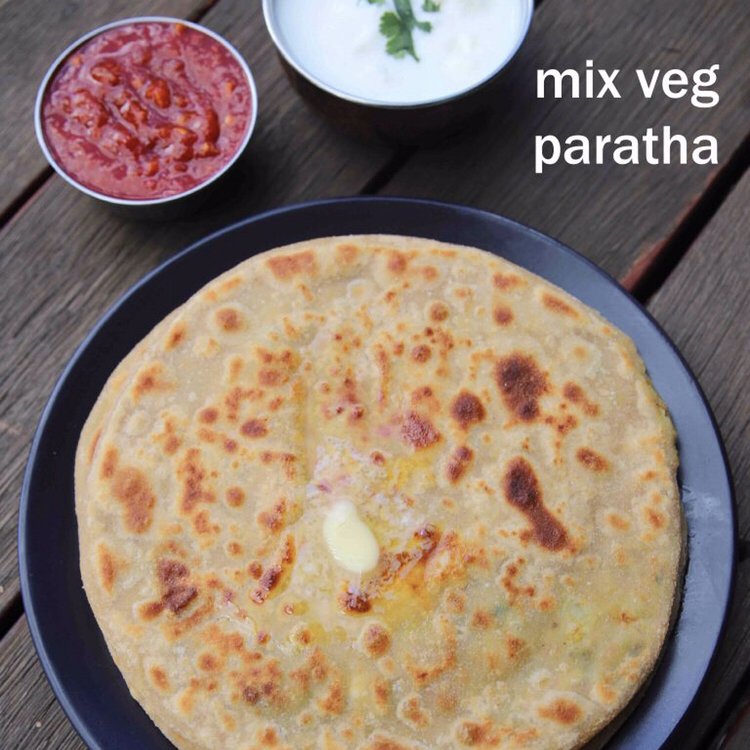 Mix vegetable Paratha with dahiโรตีโฮลวีทแบบสอดไส้ผัดผักรวมเครื่องเทศพร้อมด้วยนมเปรี้ยว
