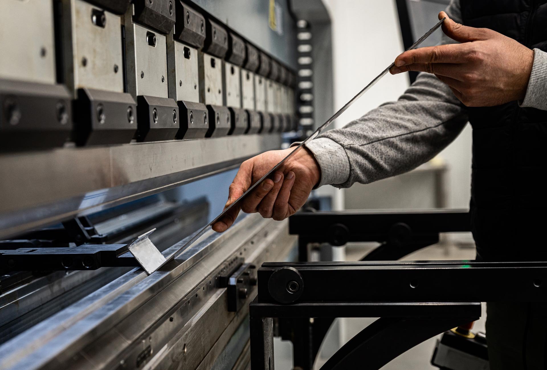 ตัดพับเหล็ก ตัดพับเหล็ก