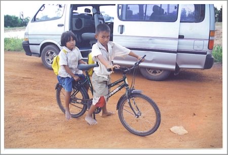 รถจักรยาน...เพื่อน้องผู้ยากไร้ & ห่างไกลโรงเรียน
