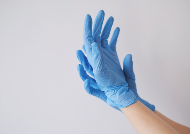 Efektivitas Penggunaan Sarung Tangan Steril Sebagai Pencegahan Iritasi Rongga Mulut