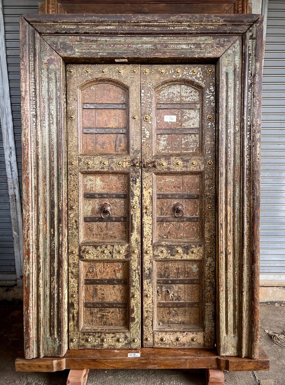 L136 Antique Indian Door with Rustic Color