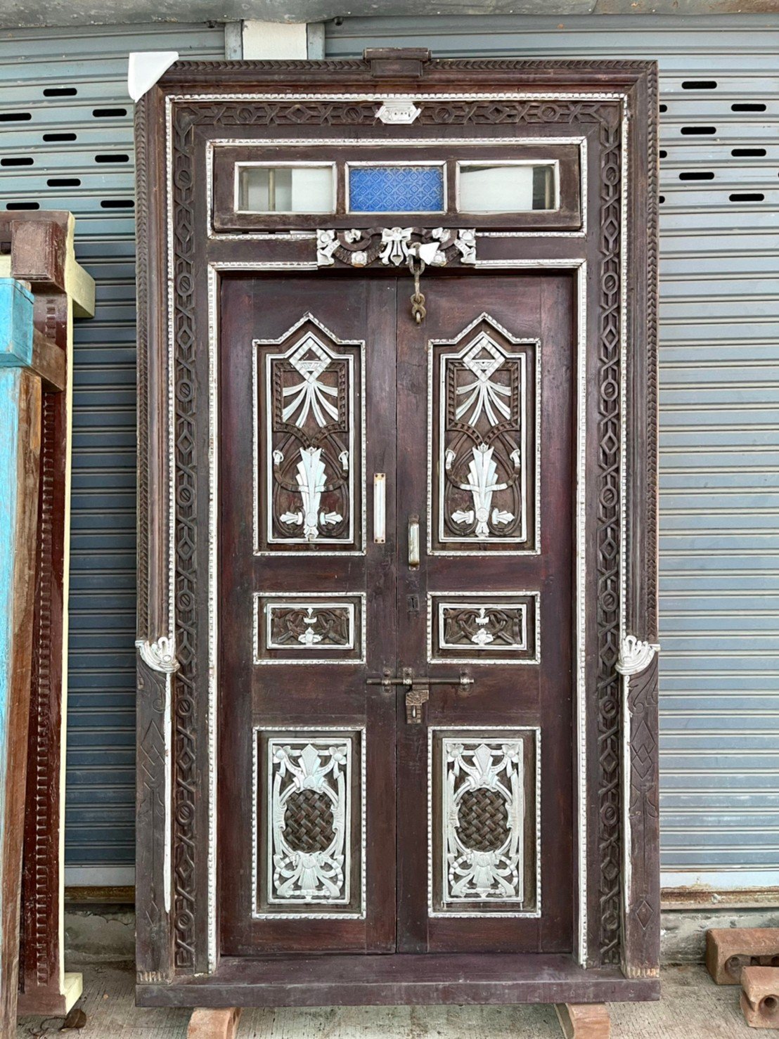XL57 Old British Colonial Door