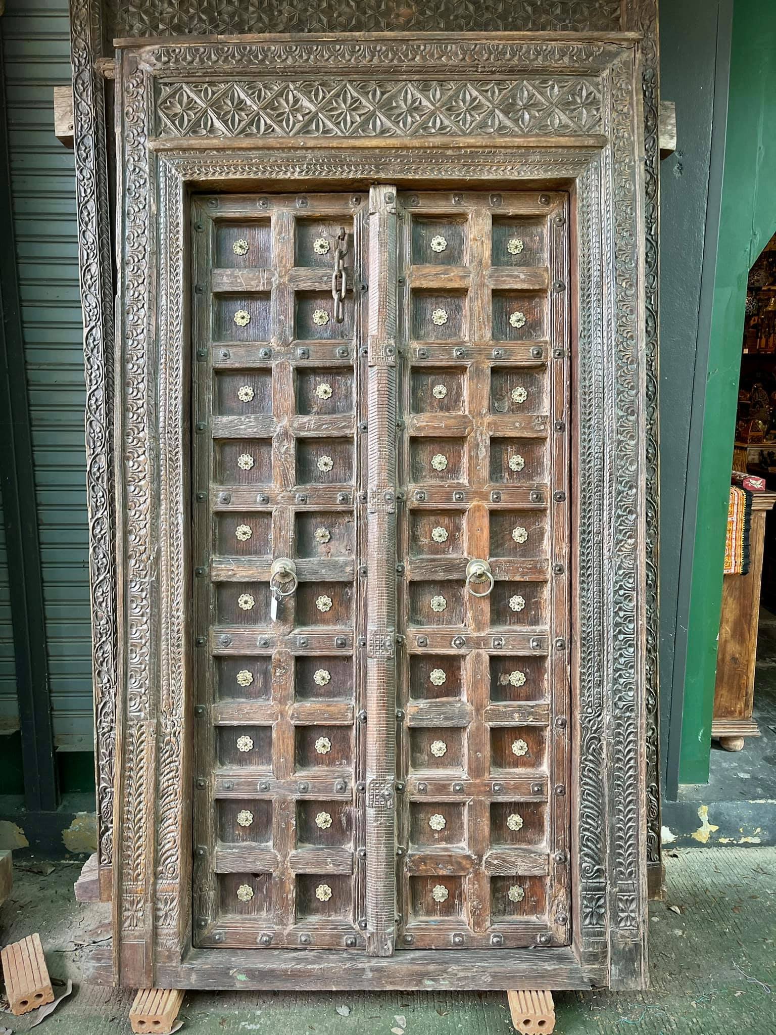 XL41 ประตูอินเดียประดับหมุดทองเหลืองทรงดอกไม้