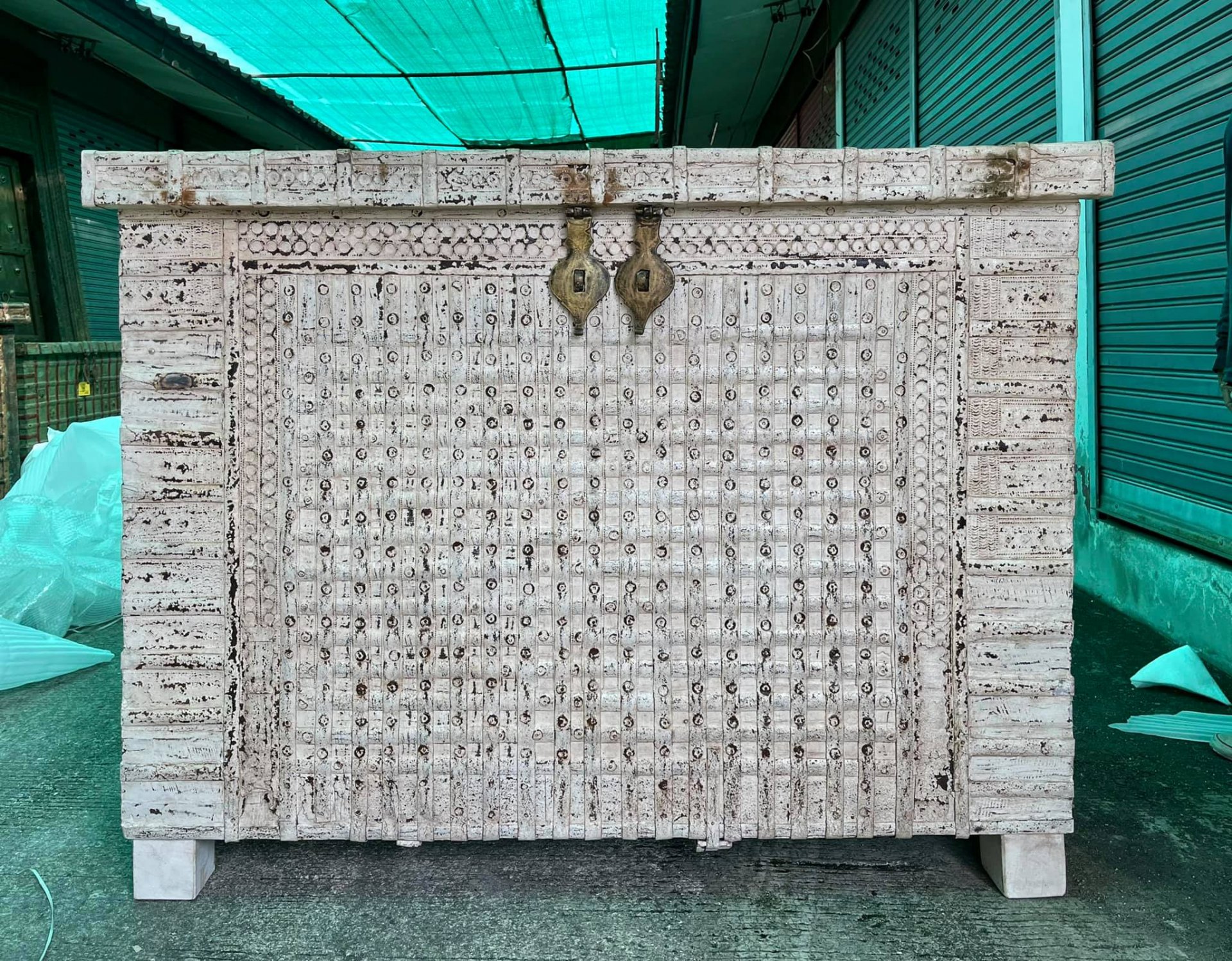 BX31 Vintage Indian Box in Distressed White