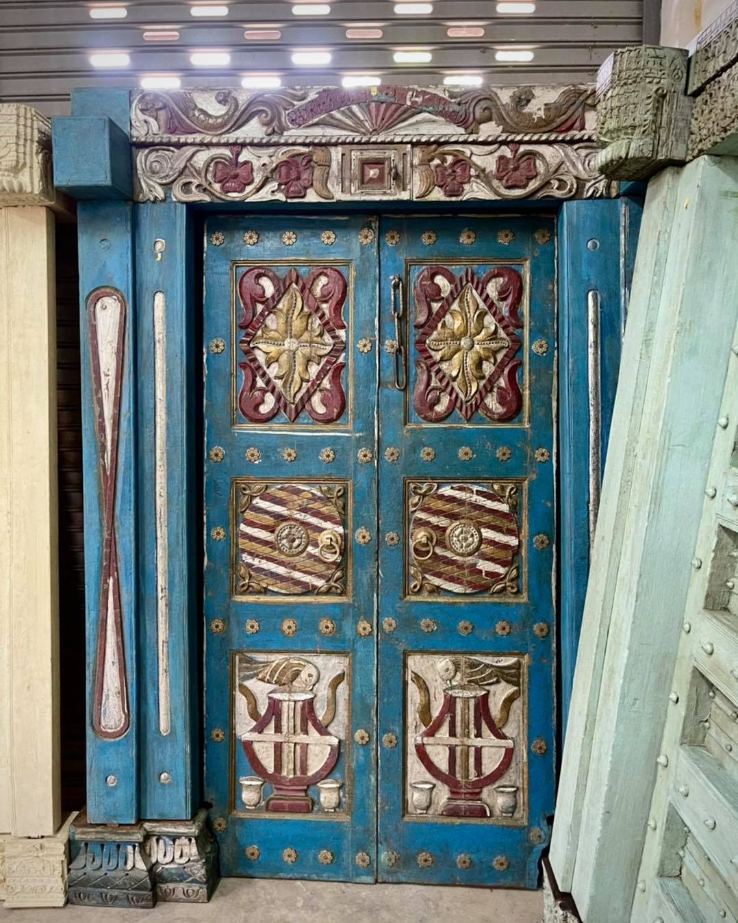 L23 ประตูอินเดียโคโลเนียลสีฟ้า