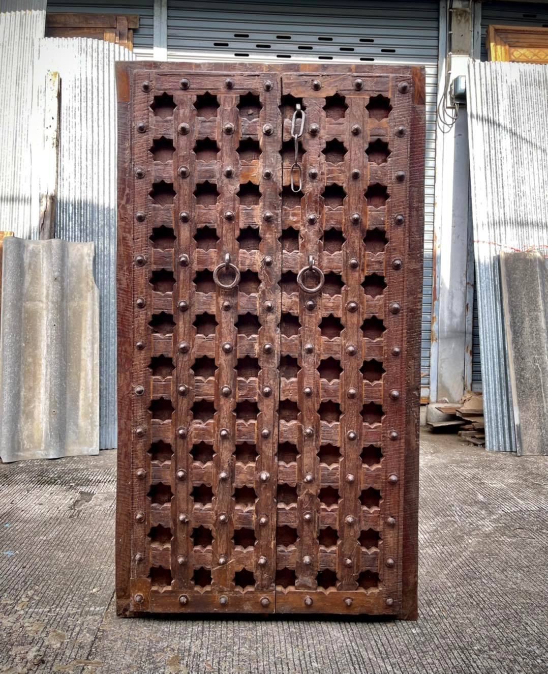 S10 Antique Door with Perforated Stars