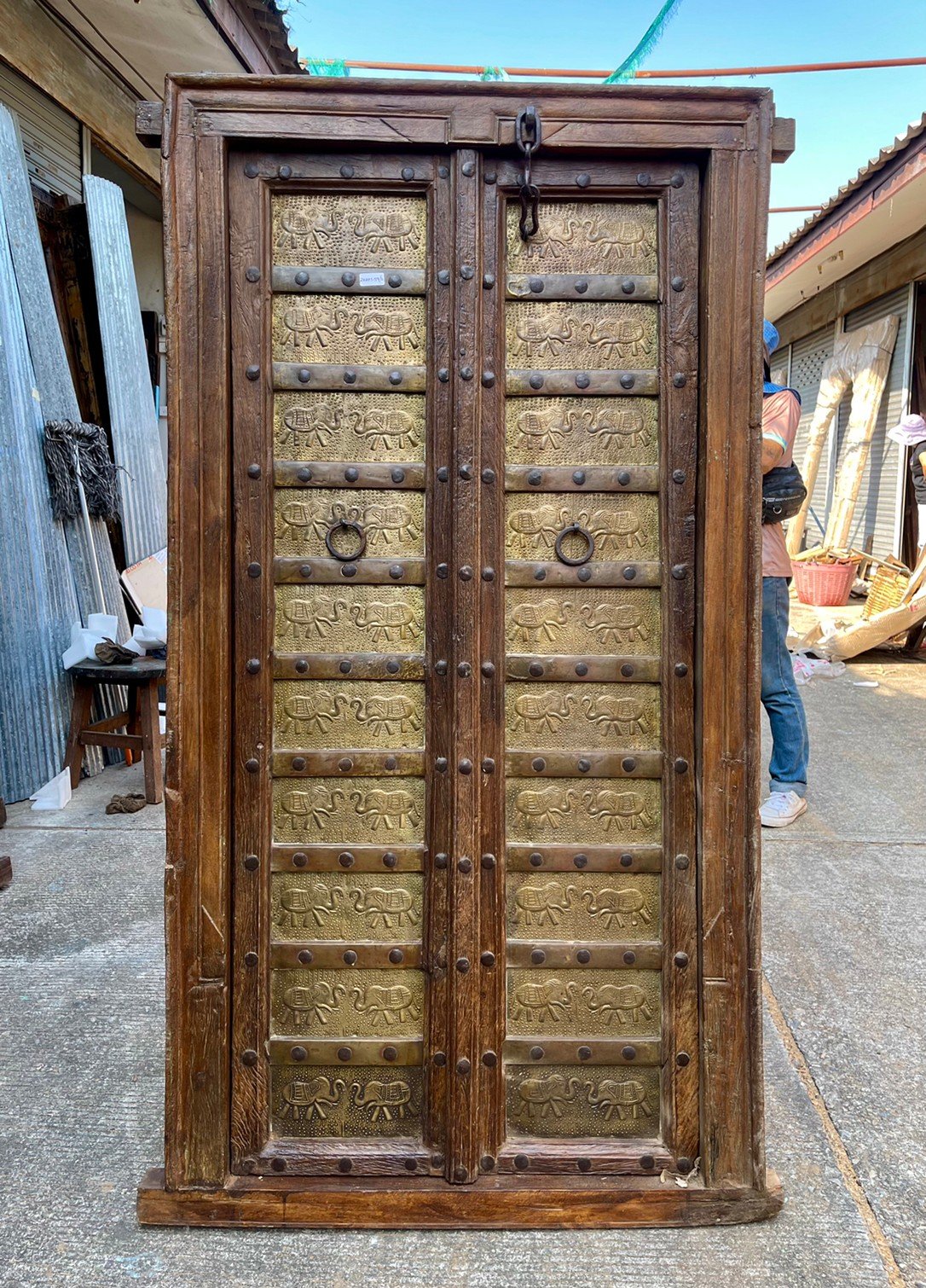 S28 Antique Door with Elephants Embossed brass