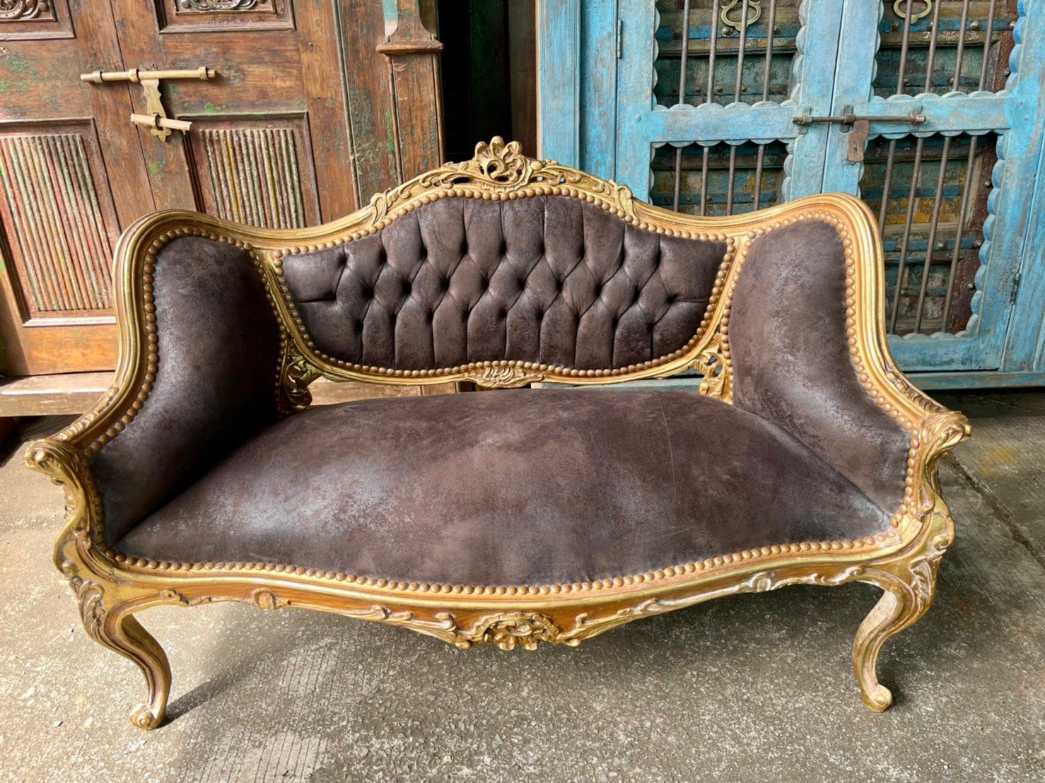 CS20 Golden Sofa with Leather Fabric