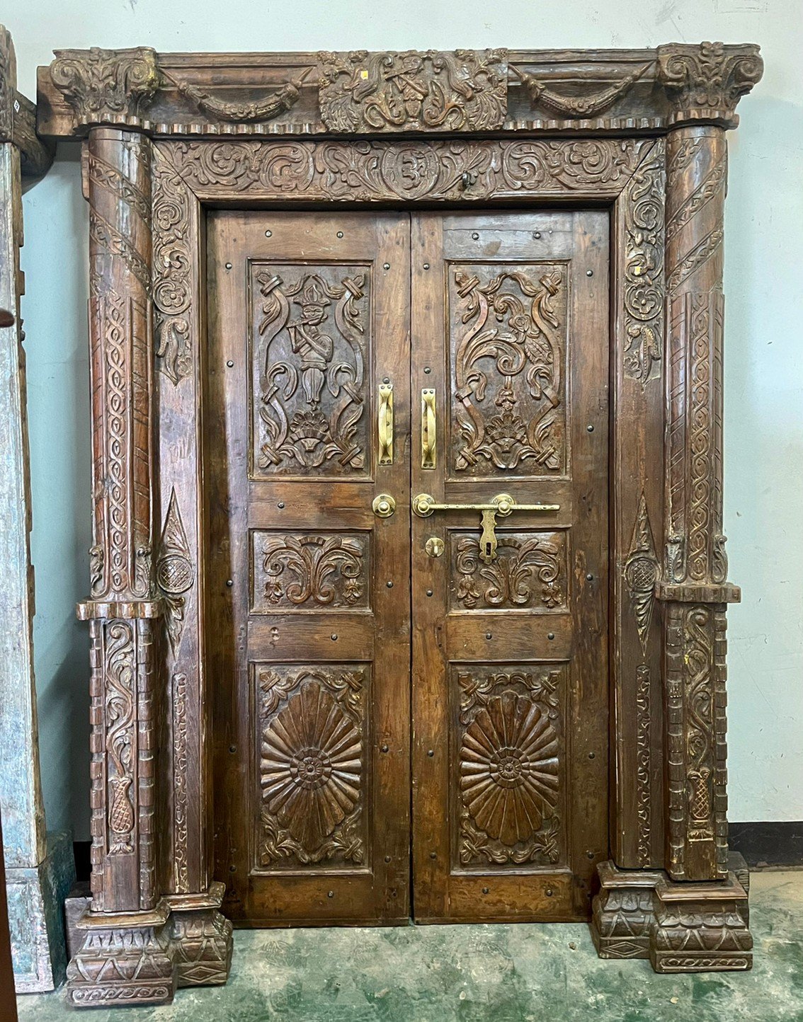 L16 Elegant Colonial Door with beautiful carving