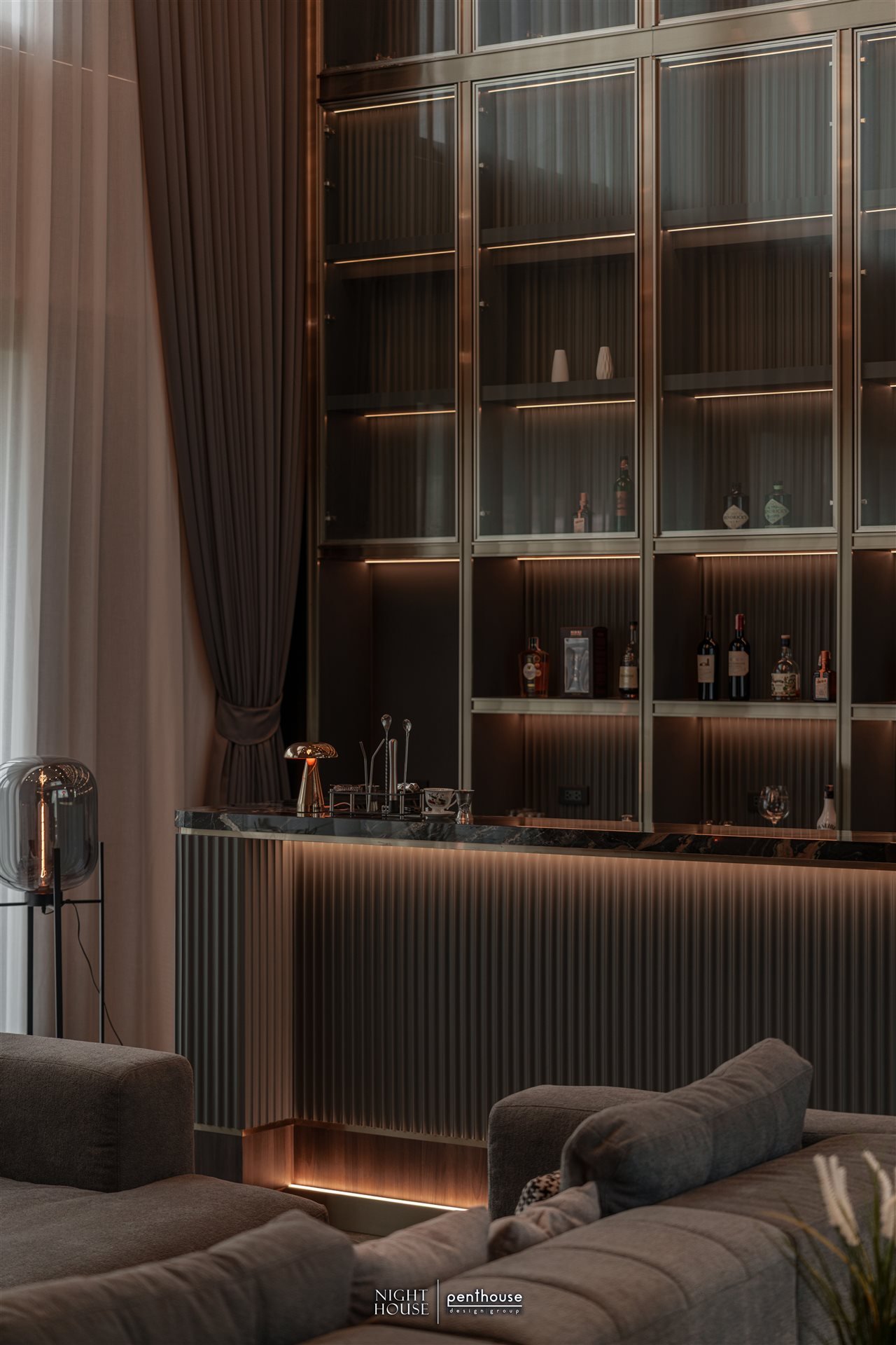 รายละเอียดมุมบาร์และแสงในตู้โชว์ NIGHT HOUSE