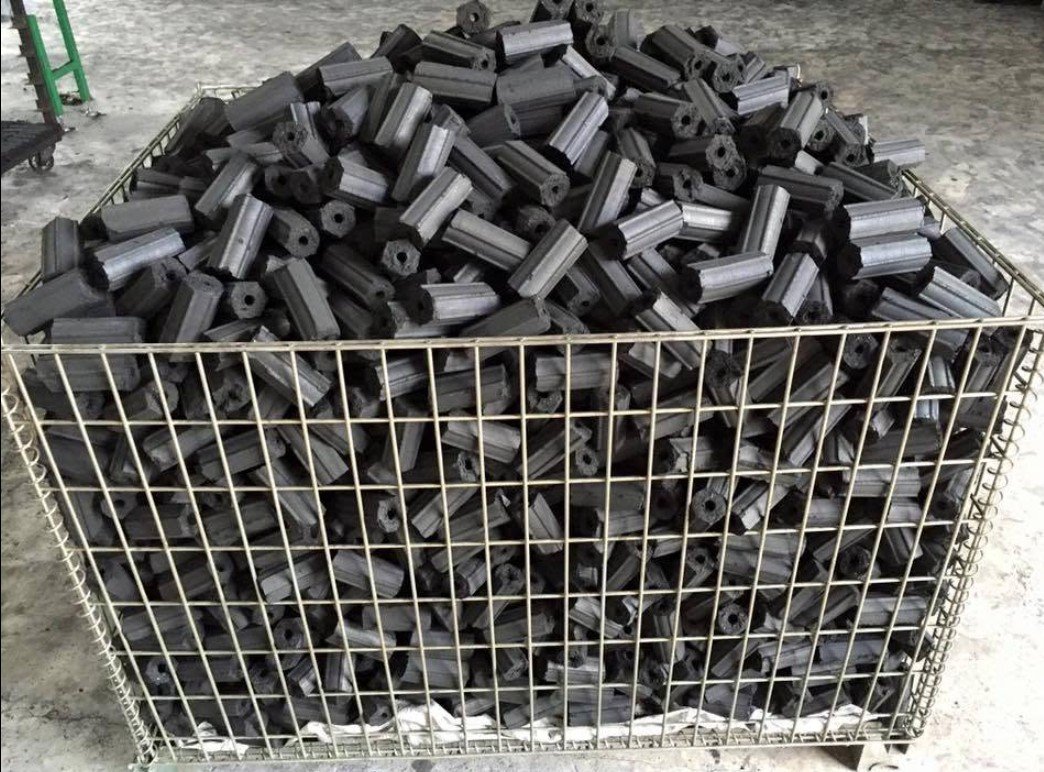 KINGBE charcoal stored off the floor in a dry warehouse, the condition that keeps briquettes lighting quickly