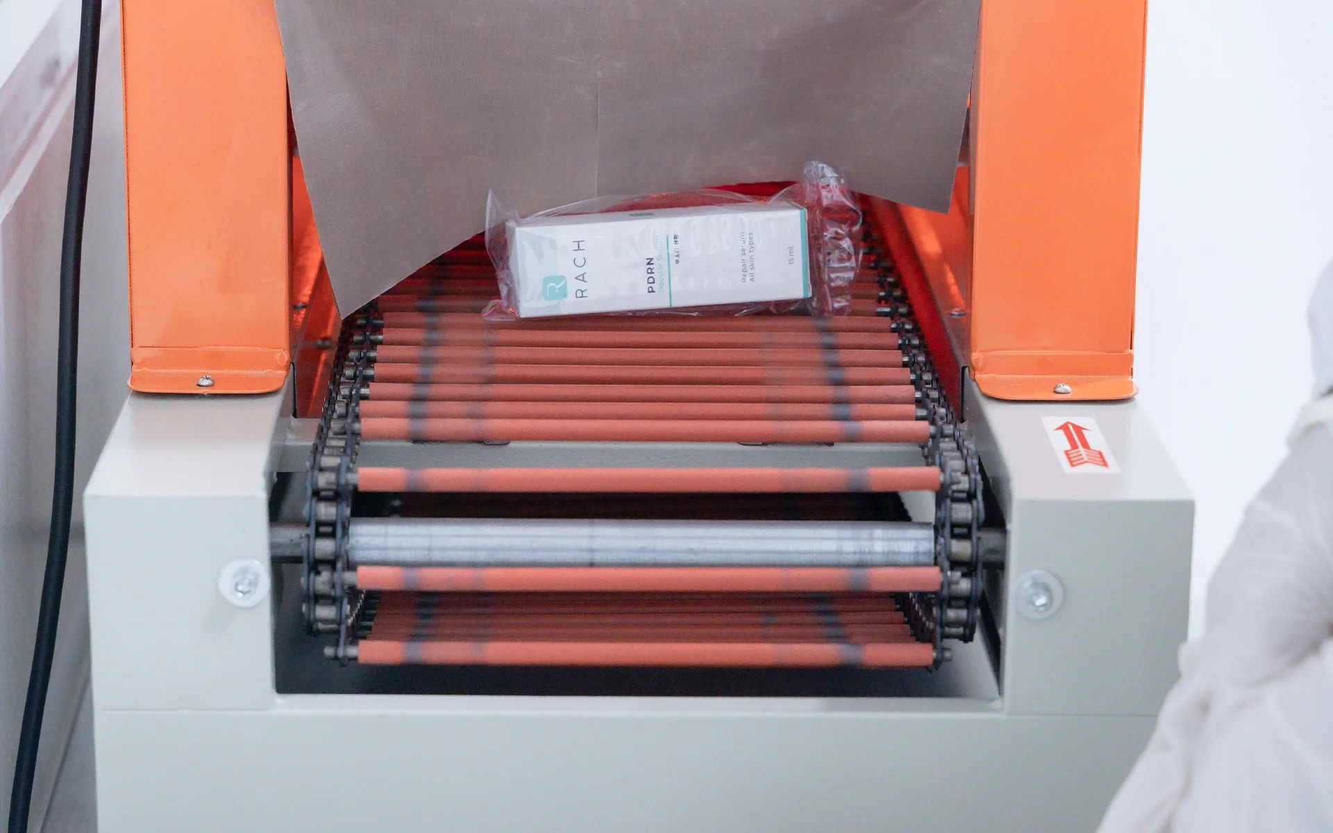 เครื่องจักรสำหรับบรรจุภัณฑ์ โรงงานผลิตสกินแคร์ The One Beauty