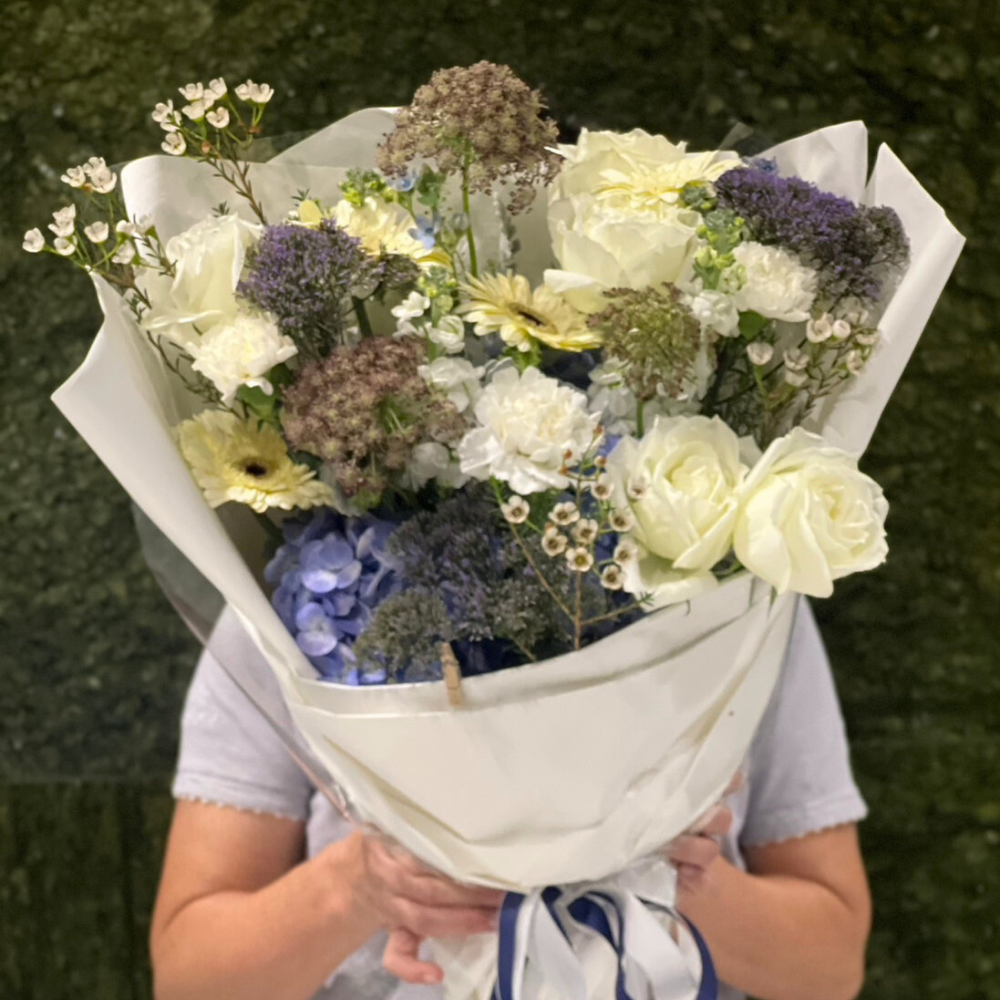 ช่อดอกไม้สด Blooming Elegance 49 I Le Floriste