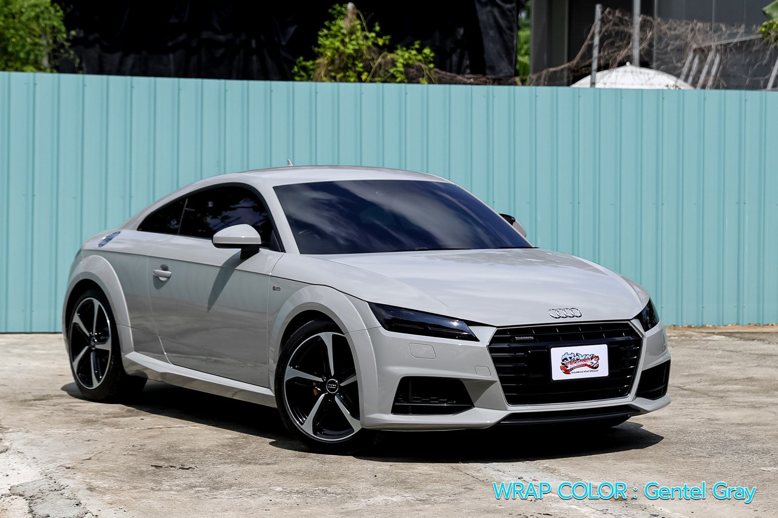 รถ Audi สีเทาอ่อนจากคลังงาน Wrap ของ JICKO