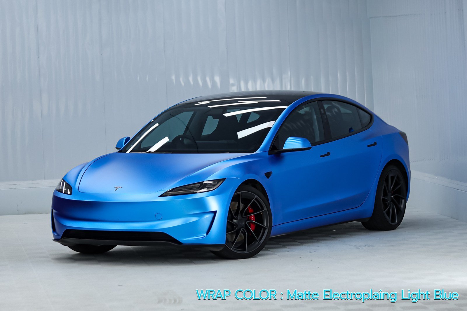 รถ Tesla สีฟ้าจากคลังงาน Wrap ของ JICKO