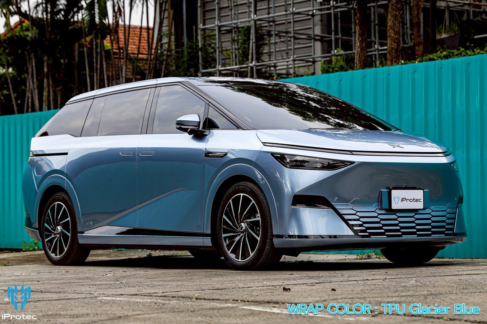 รถ MPV สีฟ้าจากคลังผลงาน JICKO