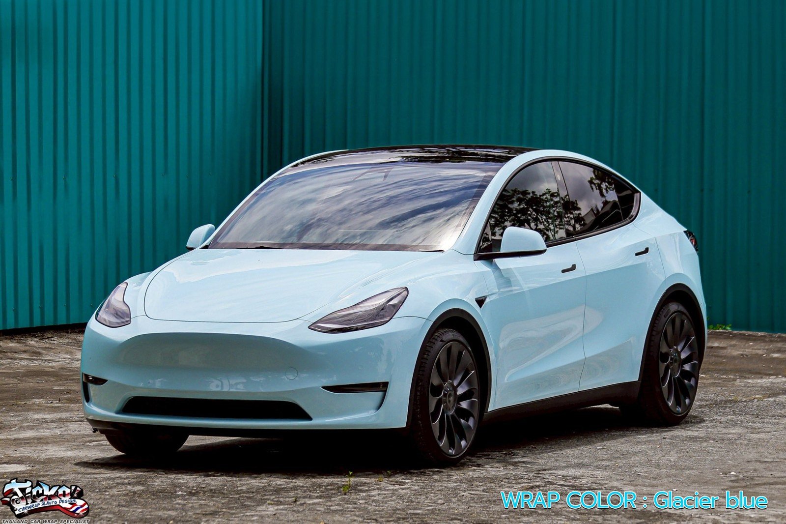 รถ Tesla สีฟ้าอ่อนจากคลังงาน Wrap ของ JICKO