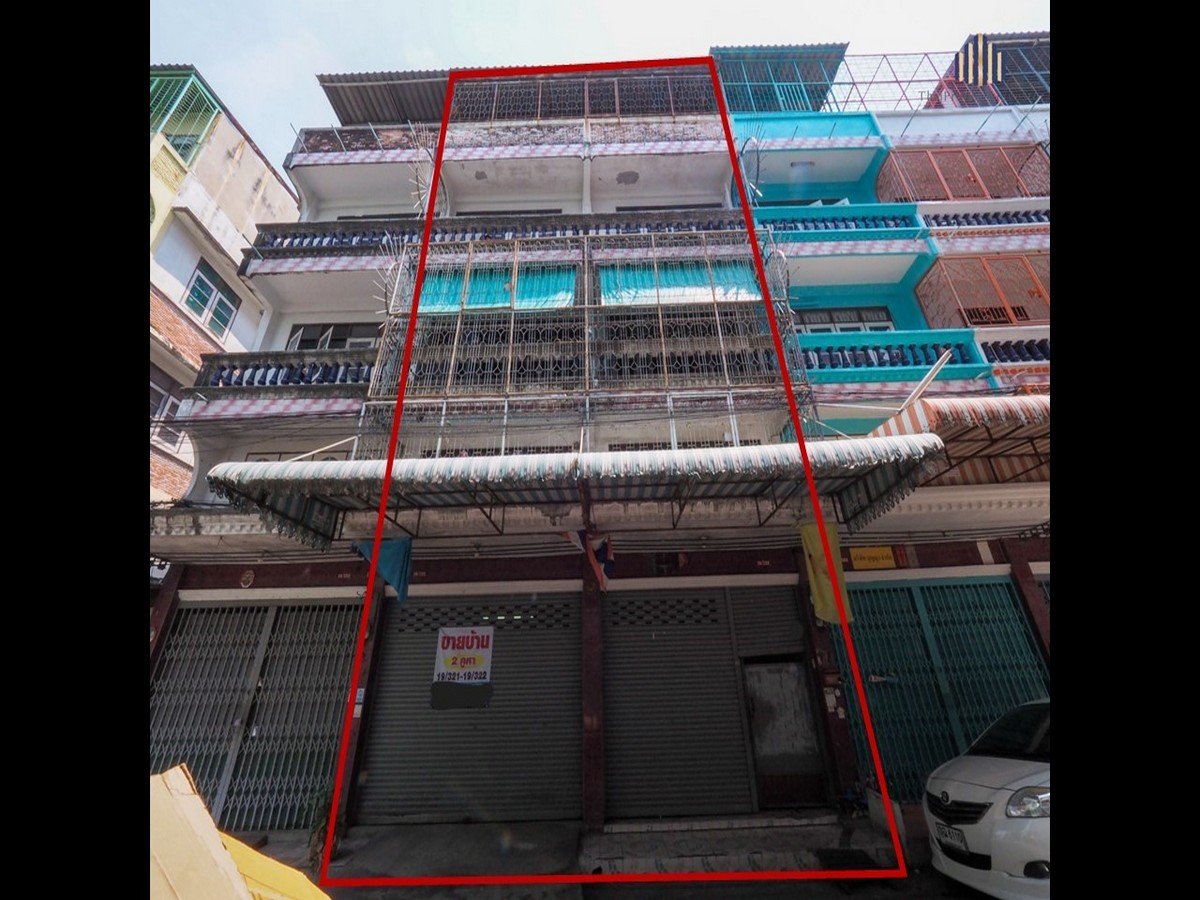 宽敞的区域！ 可以在许多方面进出！！ 出售一座5层的商业建筑，2个摊位，Chom Thong 10巷，良好的位置，前往重要曼谷城市中心不到15分钟！