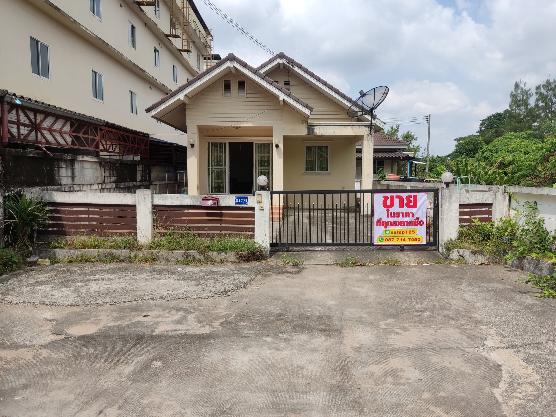 House For Sale 50 sq.wa. Lucky Place Village Bueng Sriracha Chonburi near Robinson Bowin