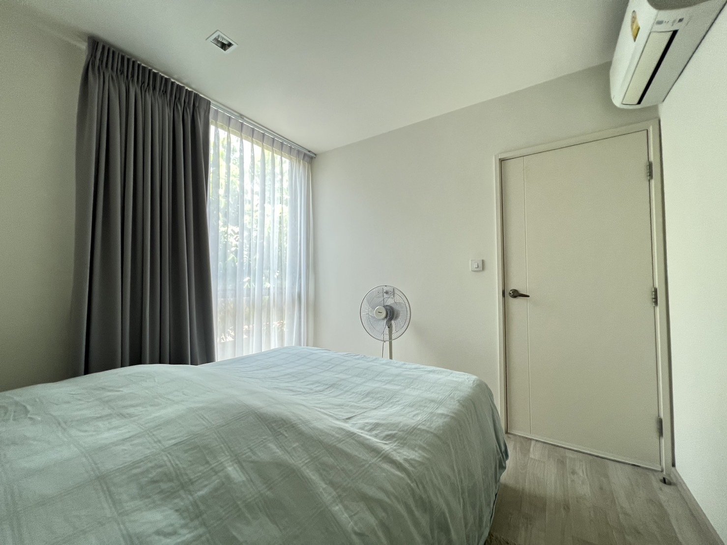 价格便宜！ 漂亮房间，干净，位置优越，出售 Chamber Cher Ratchada-Ramintra公寓