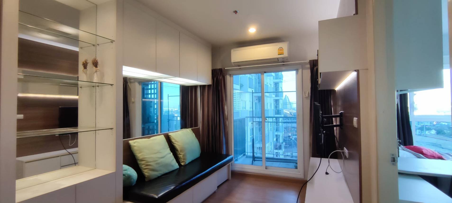 超值！ 出售公寓The Parkland Ratchada-Wongsawang Ratchada 项目，11 楼，项目靠近MRT Wong Sawang，设施齐全！！！ 面积 38.73 平方米，特价！