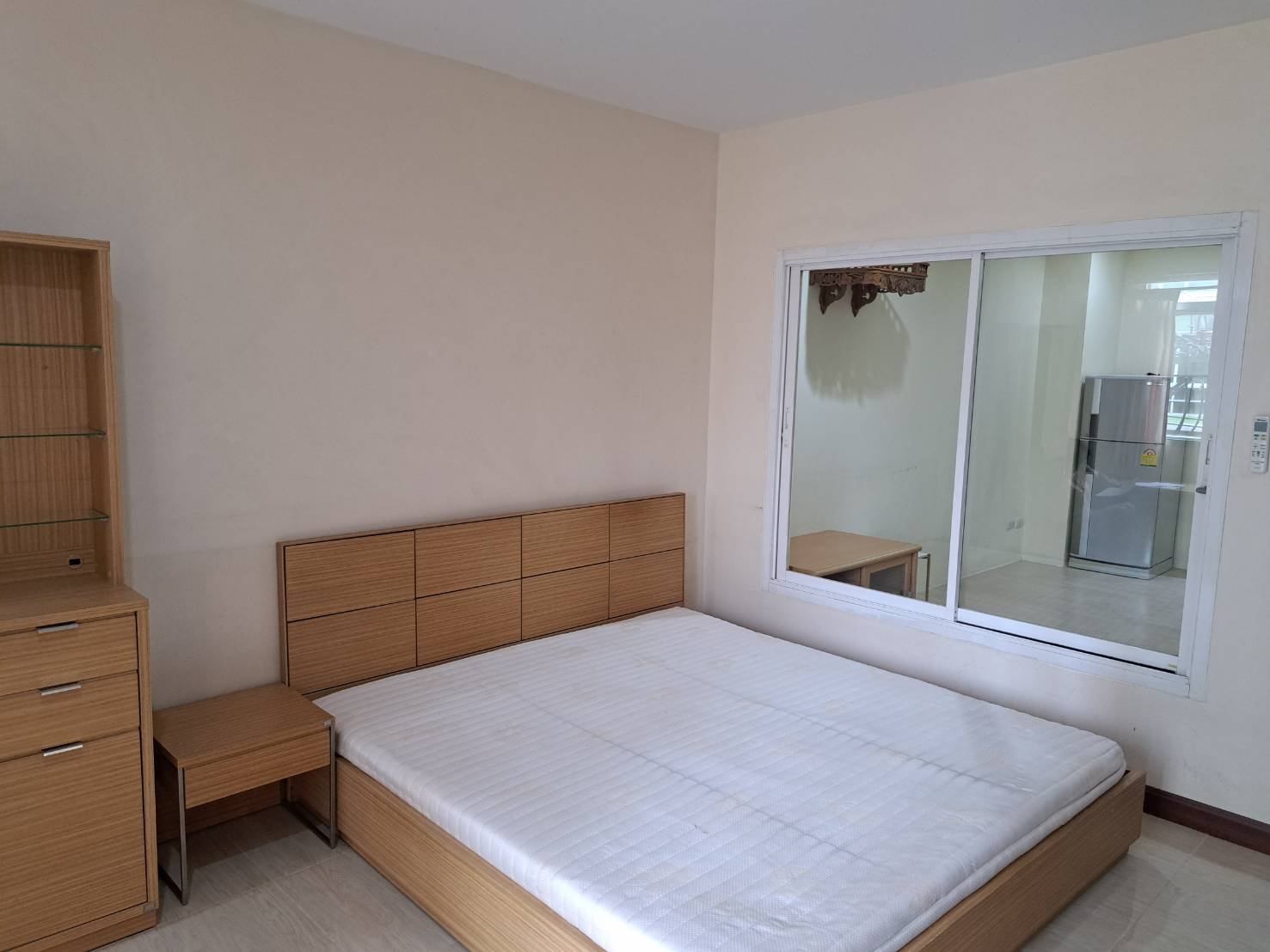 Selling at a loss!! It's good to live and rent!! Very spacious room 46.59 sq m. Condo for sale, Klang Krung Resort Project, Building B1, 3rd floor, condo in Huai Khwang area, Soi Ratchada 7.