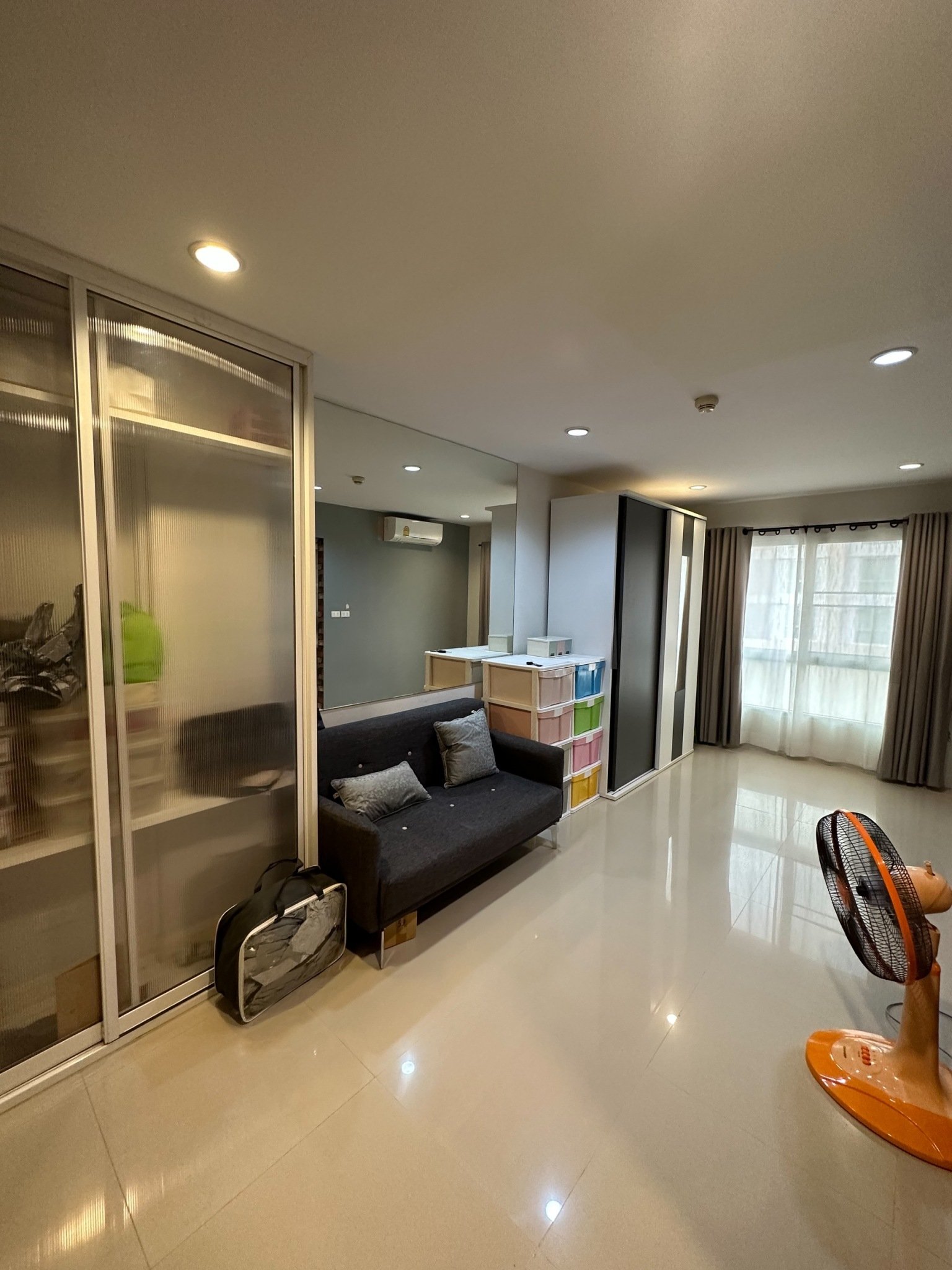 出售公寓The Niche Ladprao 48 Phase 2，面积 26  平方米， 1 床, 4楼， 装饰精美的房间，干净，视野好，准备入住，靠近MRT Sutthisan 和 BTS Phawana。
